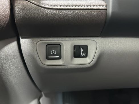 Used 2023 GMC Acadia SLT image 15