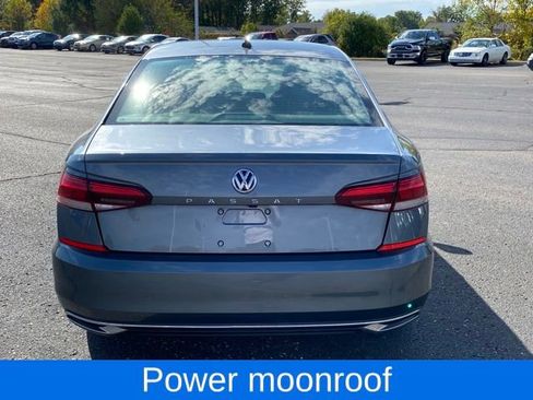 Used 2022 Volkswagen Passat 2.0T image 4