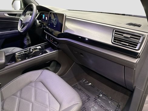 Used 2024 Volkswagen Atlas Cross Sport SE image 29