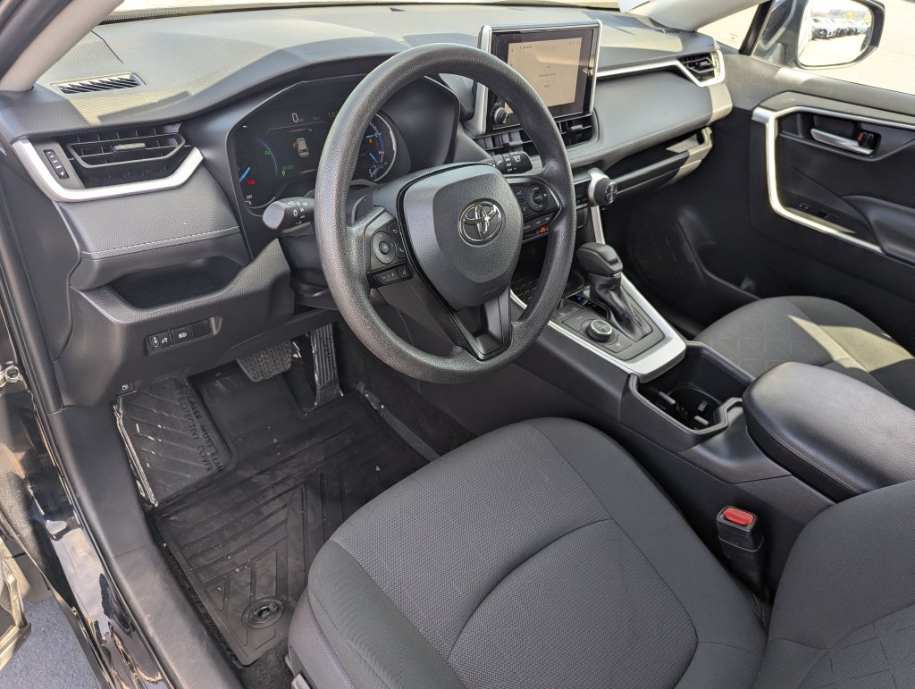 Used 2025 Toyota RAV4 XLE AWD/4WD image 22