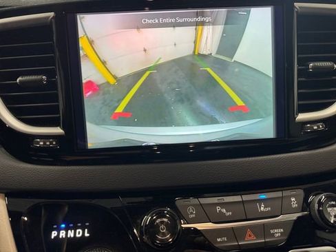 Used 2024 Chrysler Pacifica Touring-L FWD image 16