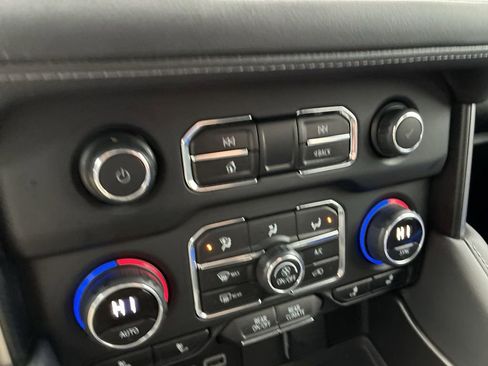 Used 2024 Chevrolet Tahoe Z71 w/ Off-Road Capability Package image 17