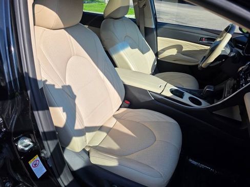 Used 2019 Toyota Avalon Limited w/ All Weather Liner Package FWD image 10