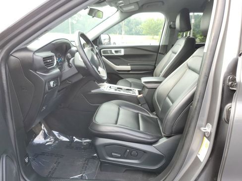 Used 2023 Ford Explorer XLT w/ Equipment Group 202A image 8