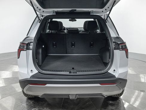 Used 2025 Chevrolet Equinox LT w/ Safety and Technology Package AWD/4WD image 6