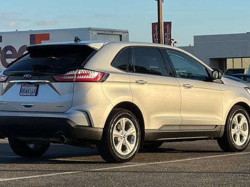 Used 2019 Ford Edge SE image 2