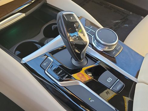 Used 2018 BMW 530i xDrive w/ Premium Package image 27