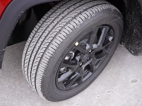 New 2026 Jeep Compass Altitude image 9