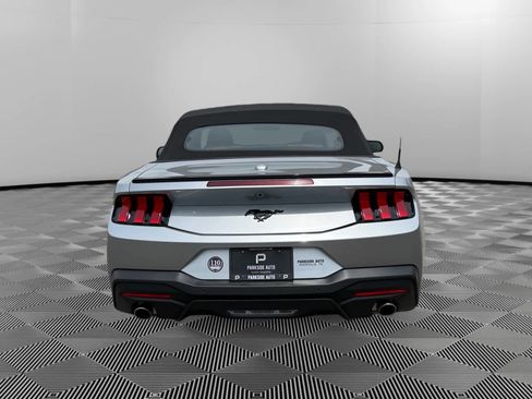 Used 2025 Ford Mustang Premium RWD image 4