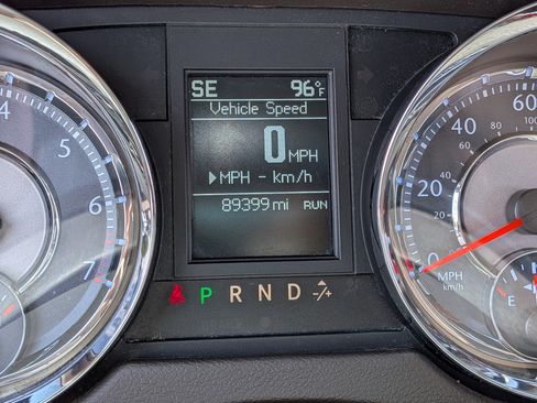 Used 2015 Chrysler Town & Country Touring FWD image 29