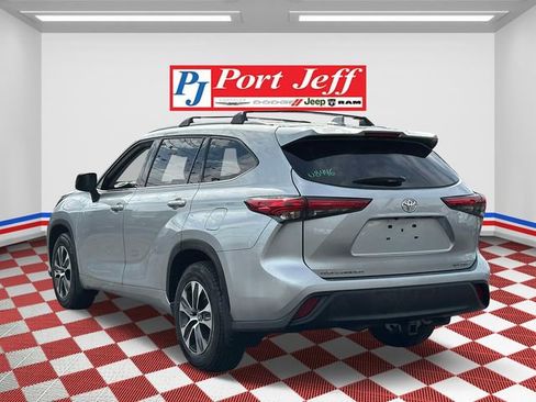 Used 2022 Toyota Highlander XLE image 6