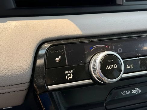 Used 2025 Honda Pilot Touring image 27