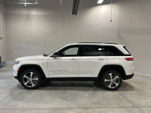 New 2025 Jeep Grand Cherokee Limited image 9