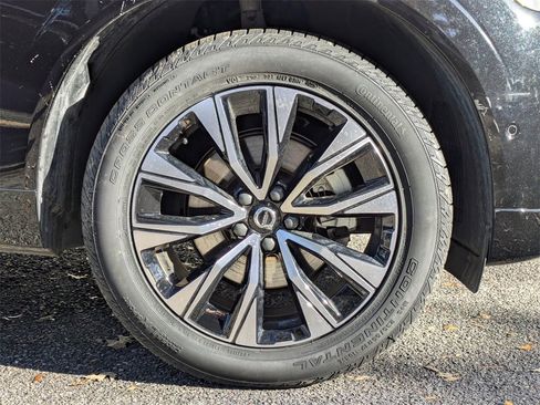 Certified 2024 Volvo XC60 B5 Plus image 10