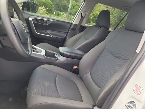 Used 2025 Toyota RAV4 LE AWD/4WD image 20