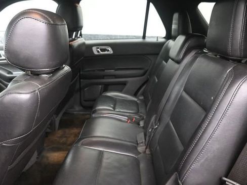 Used 2013 Ford Explorer XLT AWD/4WD image 18