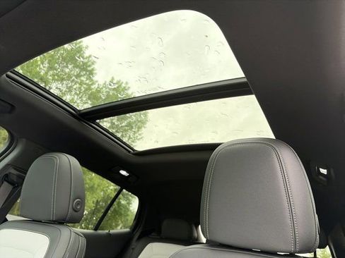 Used 2025 Chevrolet Equinox EV LT w/ Convenience Package image 24