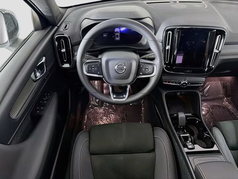 Certified 2023 Volvo XC40 B5 Plus w/ Protection Package Premier AWD/4WD image 23