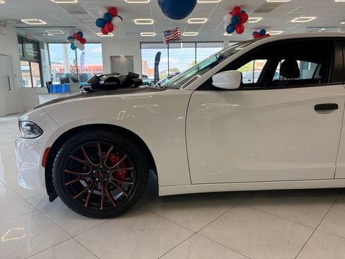 Used 2019 Dodge Charger SXT RWD image 6