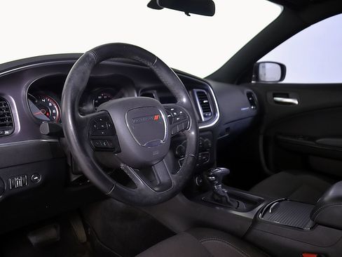 Used 2018 Dodge Charger SXT w/ Blacktop Package RWD image 13