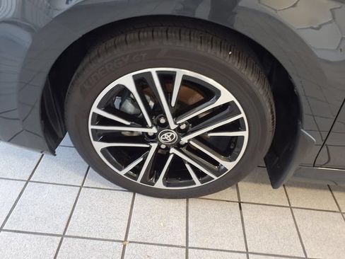Used 2025 Toyota Camry XLE FWD image 5