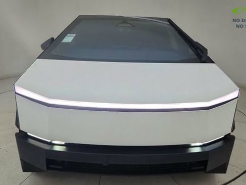 Used 2024 Tesla Cybertruck AWD Crew Cab image 16