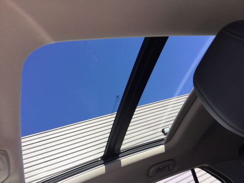 Used 2023 Buick Encore GX Essence w/ Experience Buick Package image 11