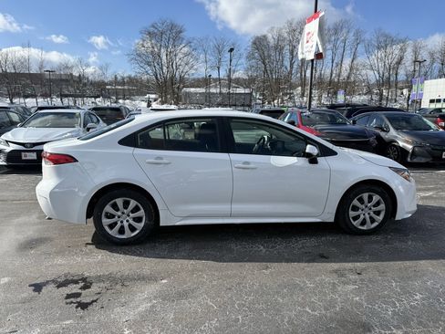 Certified 2022 Toyota Corolla LE image 9