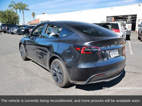 Used 2024 Tesla Model Y Long Range image 3