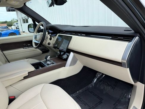 Used 2023 Land Rover Range Rover Long Wheelbase Autobiography AWD/4WD image 18