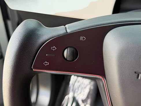 Used 2023 Tesla Model X Plaid image 39