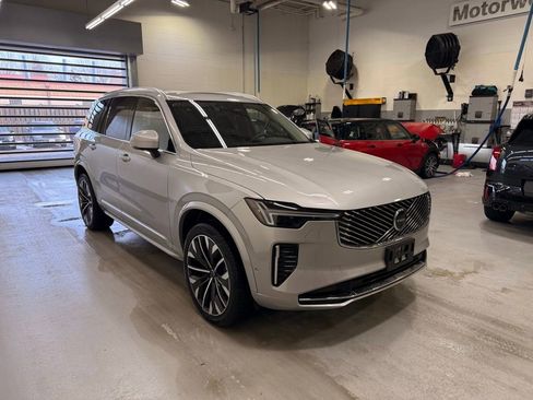 Used 2025 Volvo XC90 B6 Plus image 7