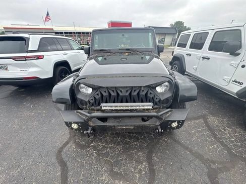 Used 2015 Jeep Wrangler Unlimited Sahara w/ Connectivity Group AWD/4WD image 16
