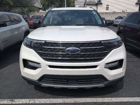 Used 2022 Ford Explorer XLT w/ Equipment Group 202A AWD/4WD image 2
