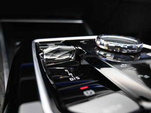 Used 2023 BMW 760i xDrive w/ Executive Package image 16