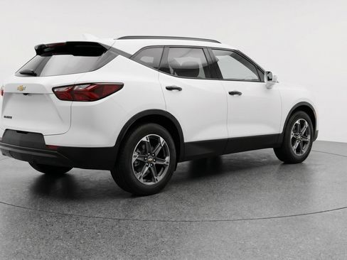 Used 2025 Chevrolet Blazer LT FWD image 9