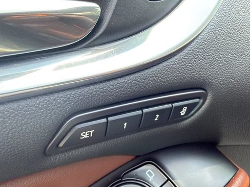 Used 2019 Buick Enclave Avenir FWD image 22