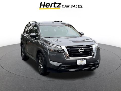 Used 2025 Nissan Pathfinder SV image 1