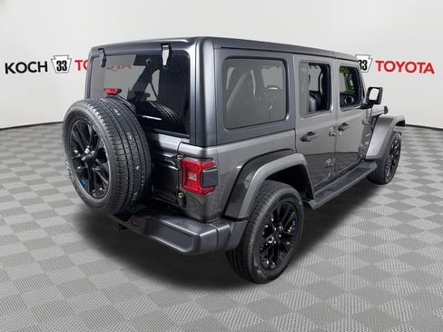 Used 2023 Jeep Wrangler Unlimited Sahara w/ Cold Weather Group AWD/4WD image 8