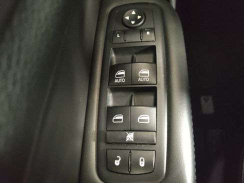 Used 2017 Chrysler 200 Limited Platinum w/ Comfort & Convenience Group FWD image 27