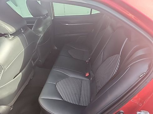 Used 2021 Toyota Camry SE image 6