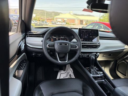 Used 2025 Jeep Compass Limited AWD/4WD image 14