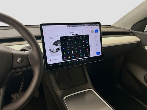 Used 2022 Tesla Model Y Long Range image 26