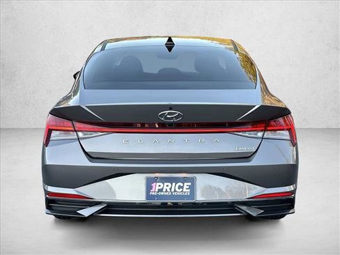 Used 2021 Hyundai Elantra Limited image 7