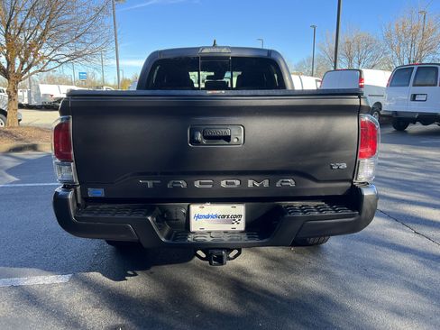 Used 2021 Toyota Tacoma TRD Sport image 9