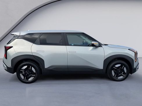 New 2027 Kia Seltos LX FWD image 6