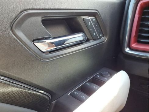 Used 2024 GMC Canyon AT4X AWD/4WD image 25