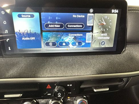 Used 2025 Nissan Kicks SV FWD image 19