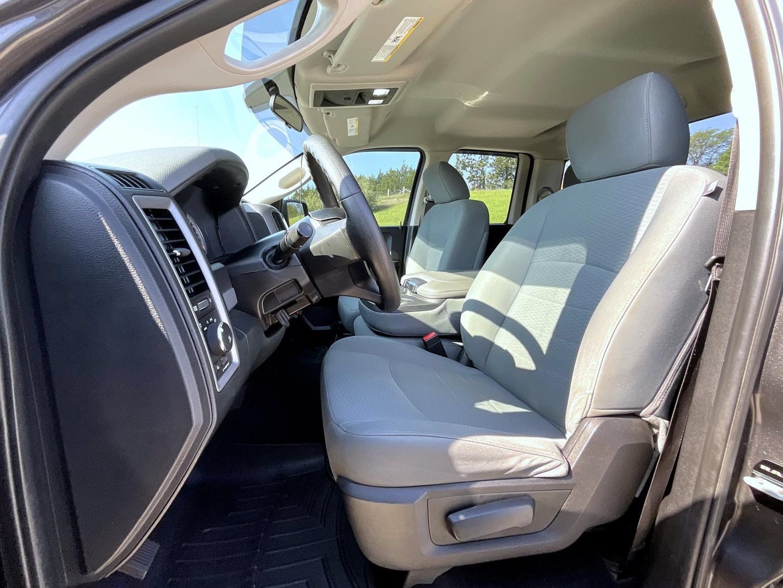 Used 2017 RAM 1500 Express AWD/4WD image 11