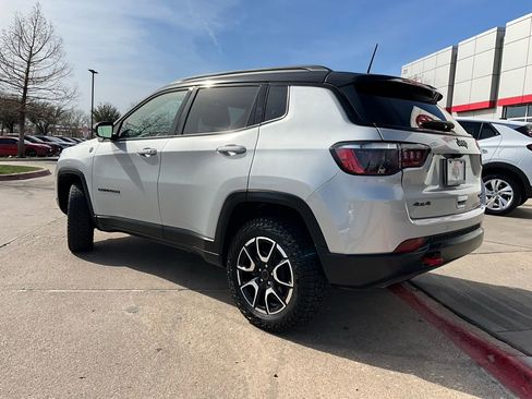 Used 2025 Jeep Compass Trailhawk image 8